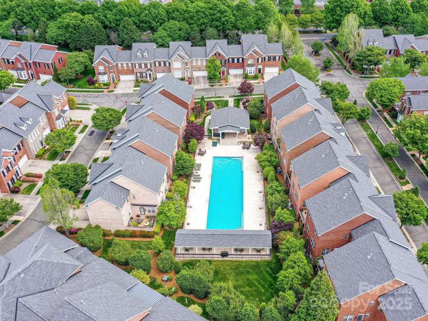 6133 Wakehurst Road, Charlotte, NC 28226.  MLS# CAR4248225, YatesRealty ID 15121. Community Pool