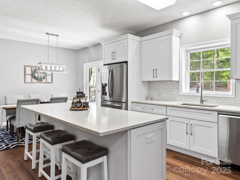 642 Bull Creek Road, Mars Hill, NC 28754.  MLS# CAR4260384, YatesRealty ID 15122. 