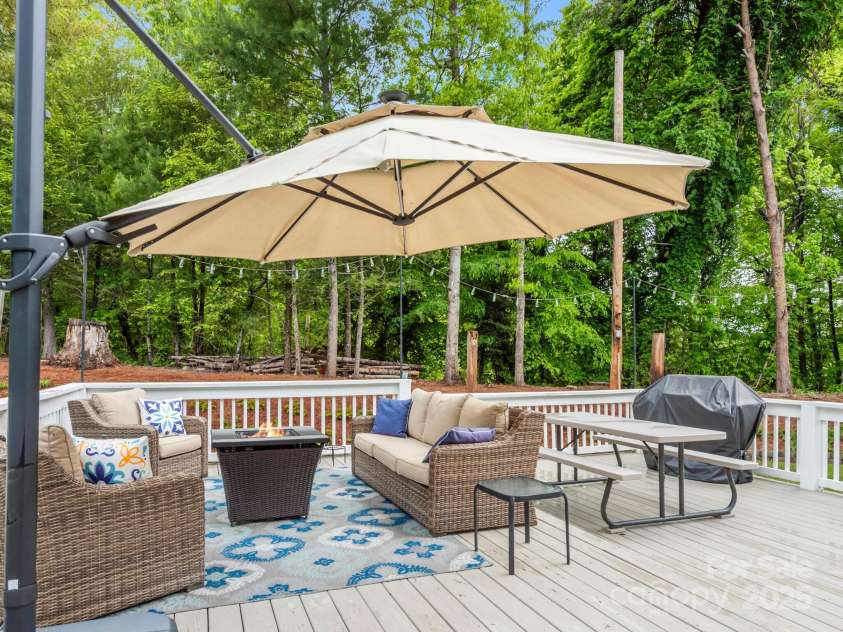 642 Bull Creek Road, Mars Hill, NC 28754.  MLS# CAR4260384, YatesRealty ID 15122. If you love hosting and entertaining, this is the place for you!