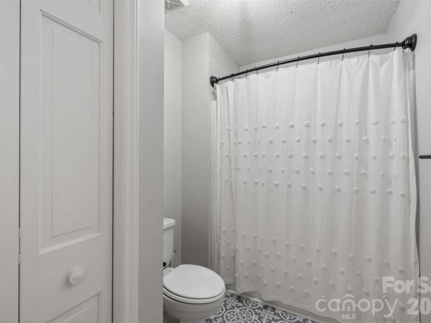 7795 Old Post Road, Denver, NC 28037.  MLS# CAR4385099, YatesRealty ID 15123. Master bath