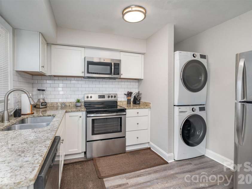 1512 Seigle Avenue, Charlotte, NC 28205.  MLS# CAR4352757, YatesRealty ID 15124. 