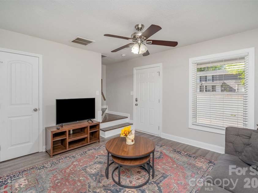 1512 Seigle Avenue, Charlotte, NC 28205.  MLS# CAR4352757, YatesRealty ID 15124. 