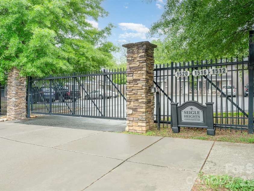 1512 Seigle Avenue, Charlotte, NC 28205.  MLS# CAR4352757, YatesRealty ID 15124. 