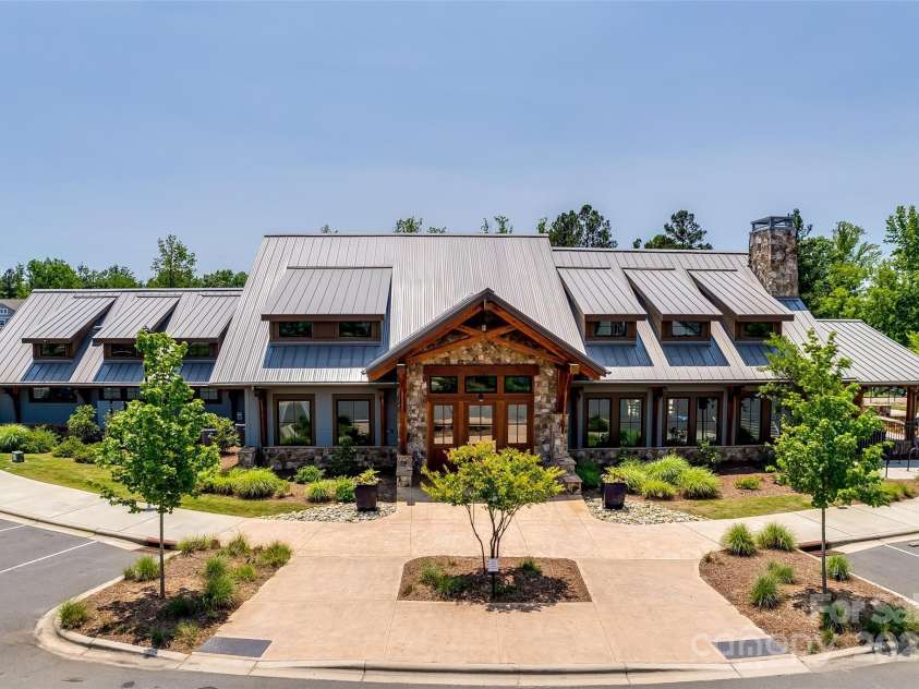 520 Crawfish Drive, Fort Mill, SC 29708.  MLS# CAR4220109, YatesRealty ID 15124. Amenities