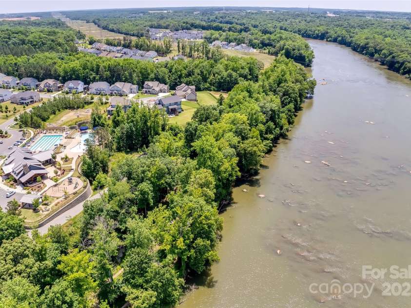 520 Crawfish Drive, Fort Mill, SC 29708.  MLS# CAR4220109, YatesRealty ID 15124. Amenities