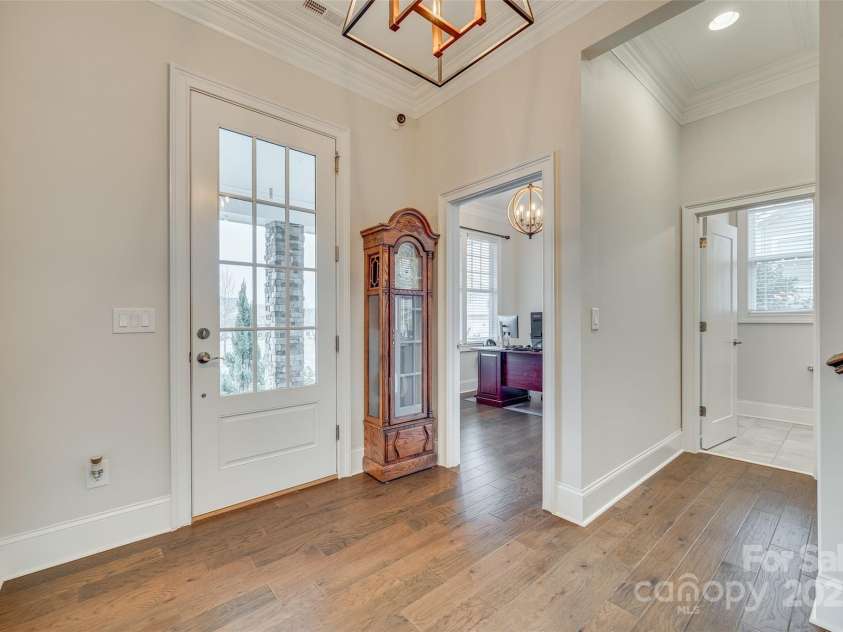 520 Crawfish Drive, Fort Mill, SC 29708.  MLS# CAR4220109, YatesRealty ID 15124. Entryway