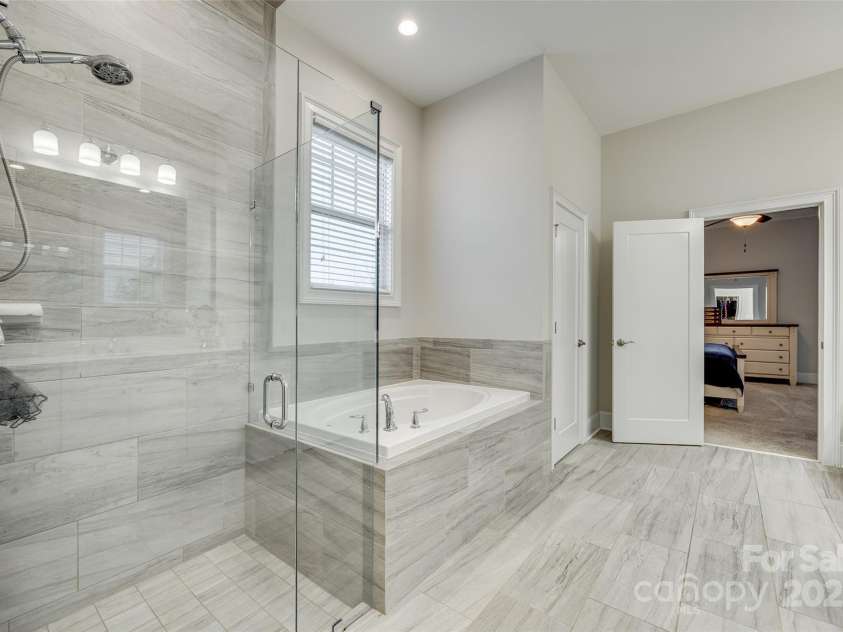 520 Crawfish Drive, Fort Mill, SC 29708.  MLS# CAR4220109, YatesRealty ID 15124. Main Level Primary Bath