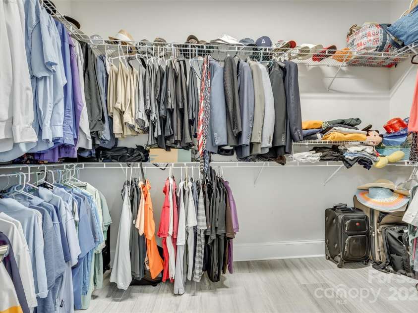520 Crawfish Drive, Fort Mill, SC 29708.  MLS# CAR4220109, YatesRealty ID 15124. Primary Walk-in Closet