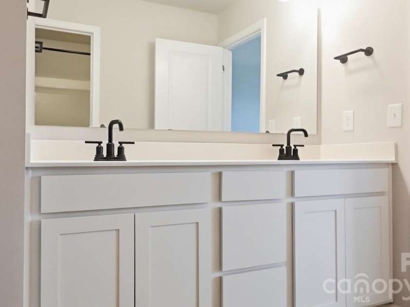 5029 Baileys Run Drive, Rock Hill, SC 29732.  MLS# CAR4353700, YatesRealty ID 15125. 
