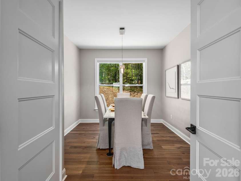 636 Crystal Heights Drive, Hendersonville, NC 28739.  MLS# CAR4356052, YatesRealty ID 15126. 