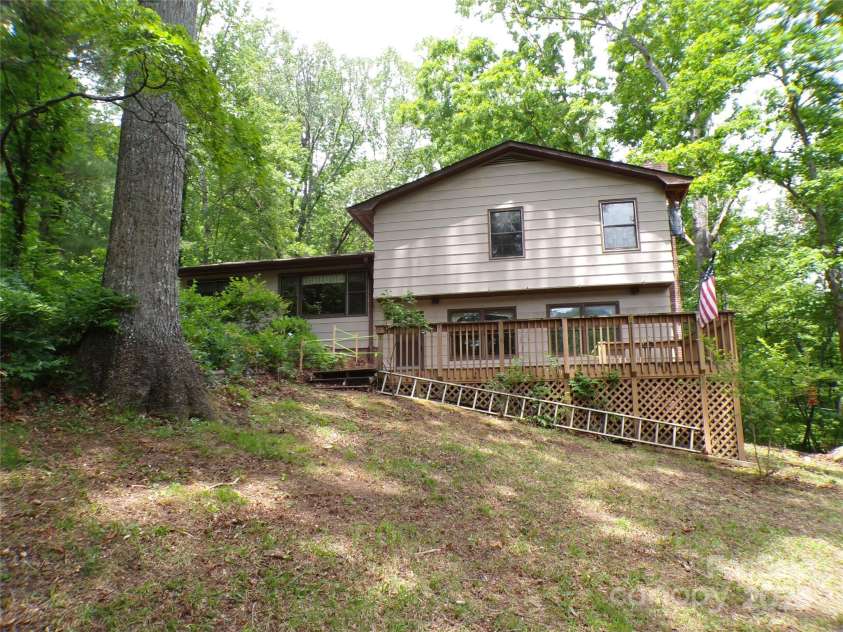 78 Mountain View Estate Road, Hendersonville, NC 28739.  MLS# CAR4261526, YatesRealty ID 15126. 