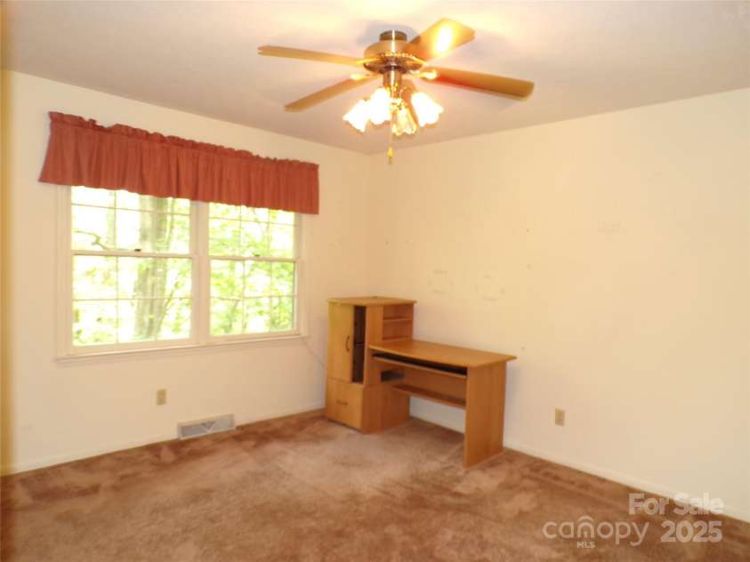 78 Mountain View Estate Road, Hendersonville, NC 28739.  MLS# CAR4261526, YatesRealty ID 15126. 