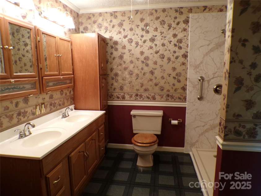 78 Mountain View Estate Road, Hendersonville, NC 28739.  MLS# CAR4261526, YatesRealty ID 15126. 