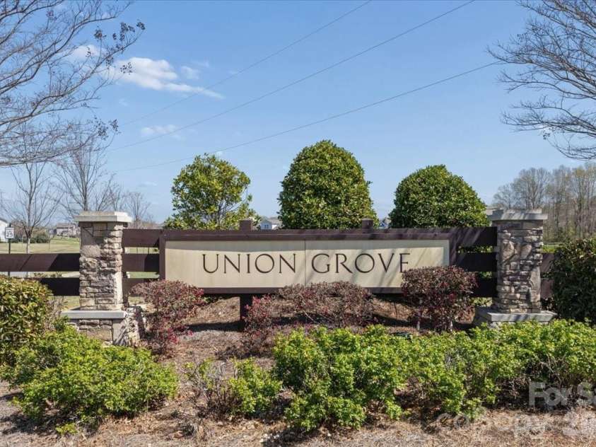 2001 Paddington Drive, Indian Trail, NC 28079.  MLS# CAR4359726, YatesRealty ID 15127. 