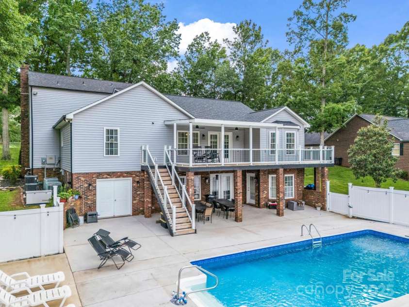 208 Wellington Drive, Lincolnton, NC 28092.  MLS# CAR4252739, YatesRealty ID 15128. Back