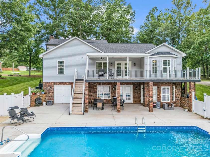 208 Wellington Drive, Lincolnton, NC 28092.  MLS# CAR4252739, YatesRealty ID 15128. Back