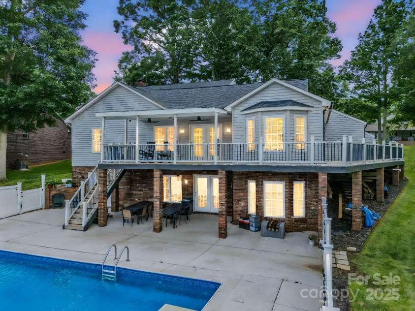 208 Wellington Drive, Lincolnton, NC 28092.  MLS# CAR4252739, YatesRealty ID 15128. Back