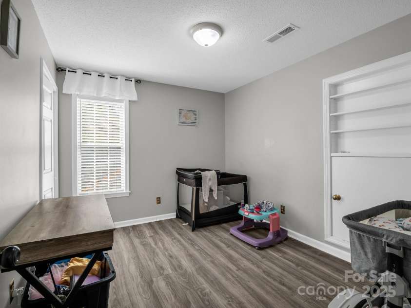 208 Wellington Drive, Lincolnton, NC 28092.  MLS# CAR4252739, YatesRealty ID 15128. BR5 upstairs