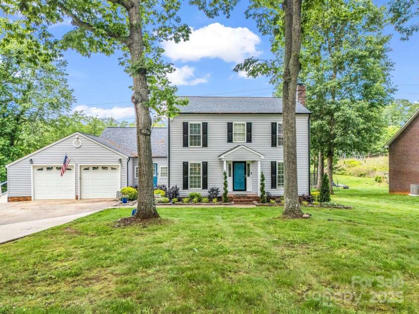 208 Wellington Drive, Lincolnton, NC 28092.  MLS# CAR4252739, YatesRealty ID 15128. Front