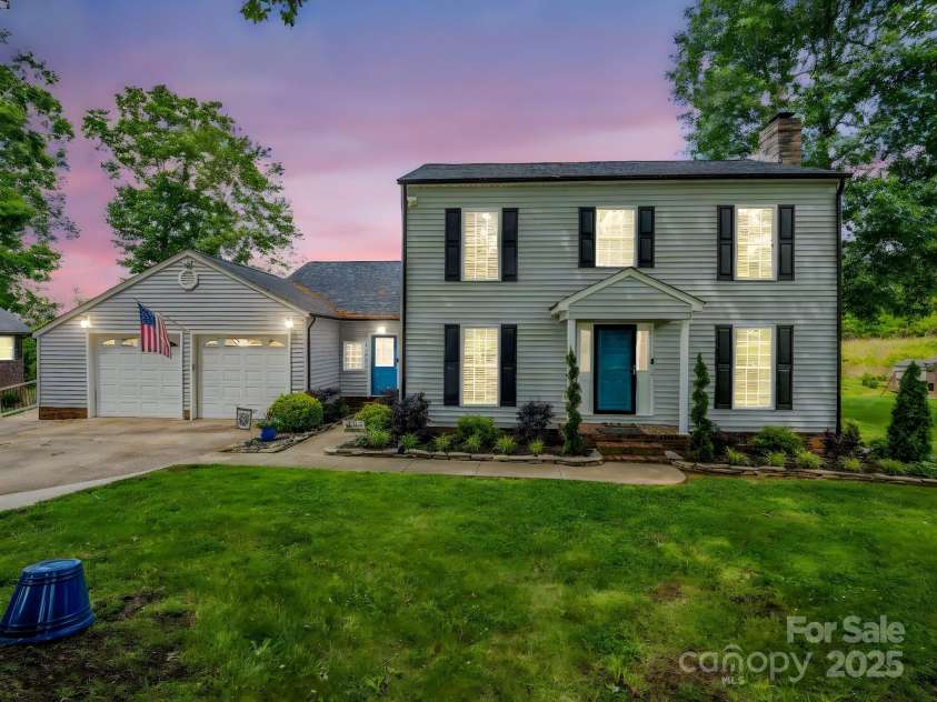 208 Wellington Drive, Lincolnton, NC 28092.  MLS# CAR4252739, YatesRealty ID 15128. Front