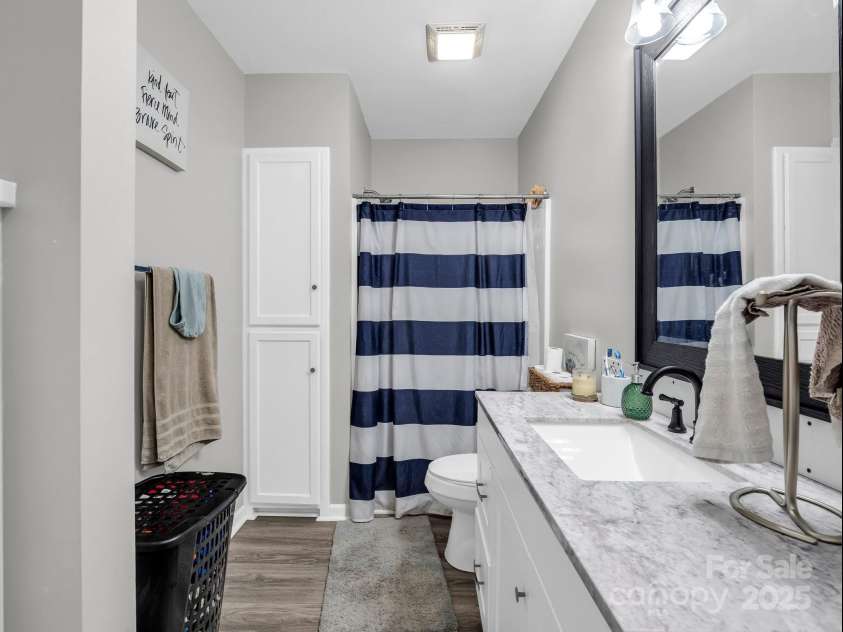 208 Wellington Drive, Lincolnton, NC 28092.  MLS# CAR4252739, YatesRealty ID 15128. Full bath in basement