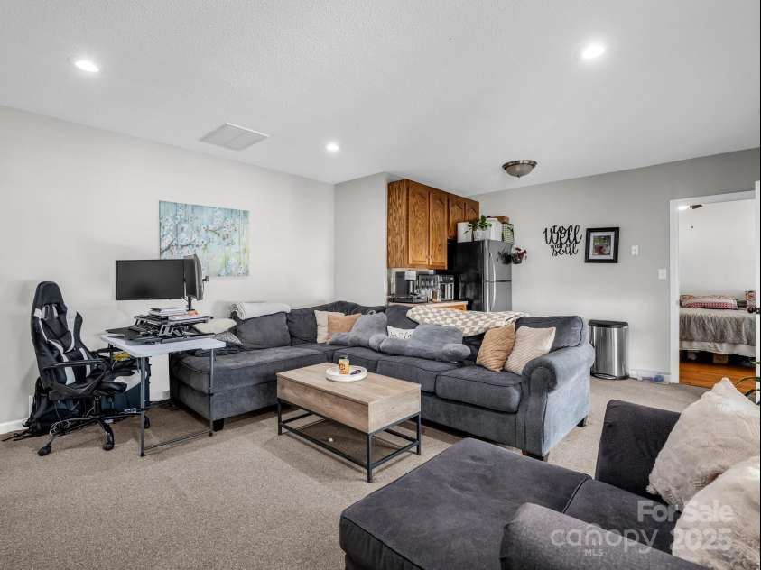 208 Wellington Drive, Lincolnton, NC 28092.  MLS# CAR4252739, YatesRealty ID 15128. Living area in basement