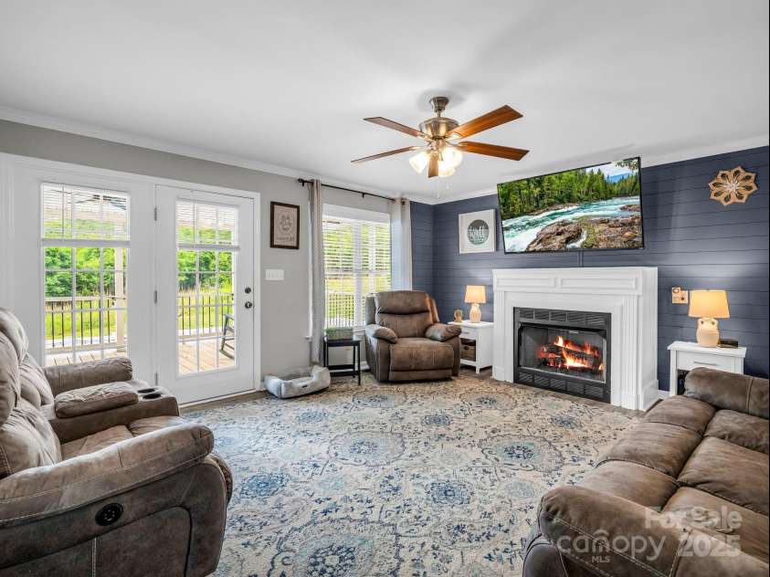 208 Wellington Drive, Lincolnton, NC 28092.  MLS# CAR4252739, YatesRealty ID 15128. LR - accesses upper deck