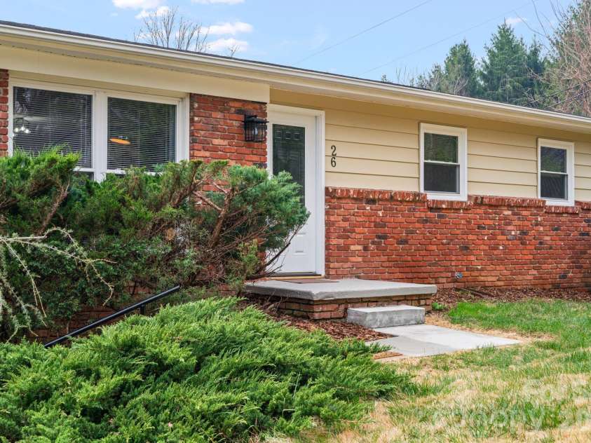 26 Cedar Hill Road, Asheville, NC 28806.  MLS# CAR4357706, YatesRealty ID 15128. 