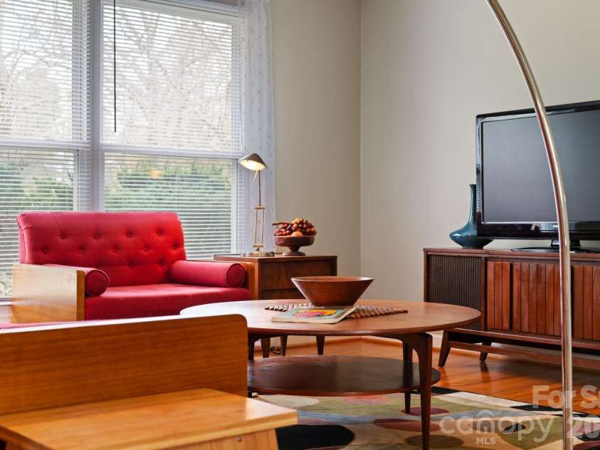 26 Cedar Hill Road, Asheville, NC 28806.  MLS# CAR4357706, YatesRealty ID 15128. 