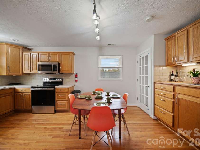 26 Cedar Hill Road, Asheville, NC 28806.  MLS# CAR4357706, YatesRealty ID 15128. 