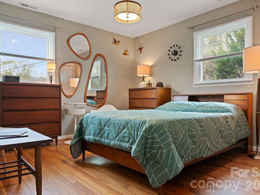 26 Cedar Hill Road, Asheville, NC 28806.  MLS# CAR4357706, YatesRealty ID 15128. 