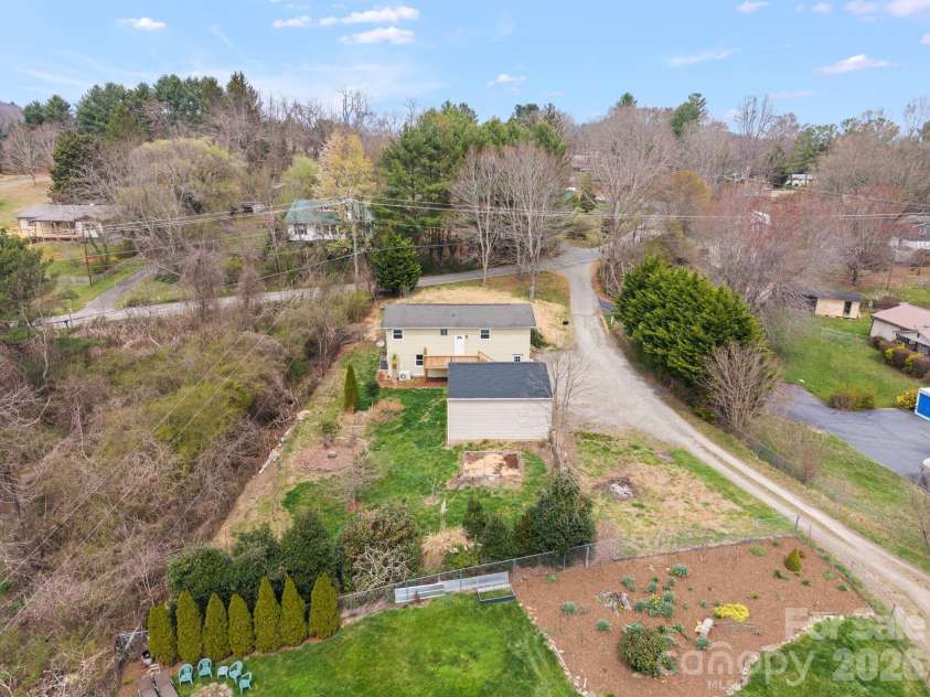 26 Cedar Hill Road, Asheville, NC 28806.  MLS# CAR4357706, YatesRealty ID 15128. 