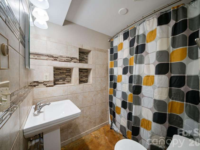 26 Cedar Hill Road, Asheville, NC 28806.  MLS# CAR4357706, YatesRealty ID 15128. Lower level full bath.