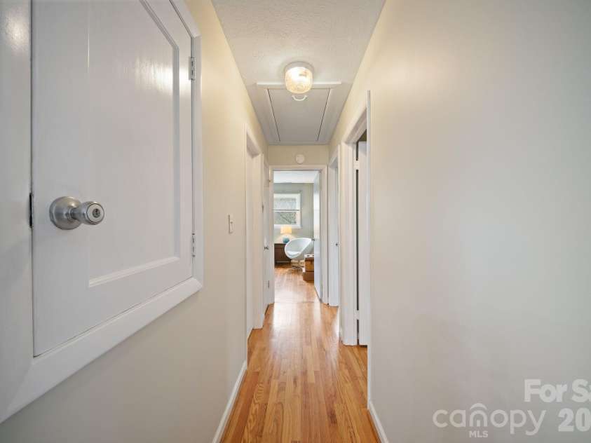 26 Cedar Hill Road, Asheville, NC 28806.  MLS# CAR4357706, YatesRealty ID 15128. Main level hallway.