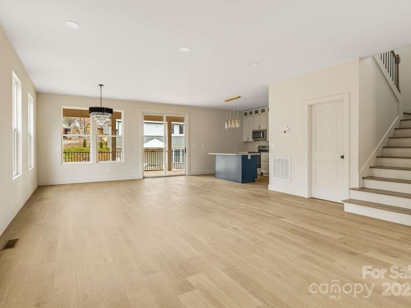 65 Bellevue Road, Asheville, NC 28803.  MLS# CAR4203050, YatesRealty ID 15129. Pic 4, unstaged.