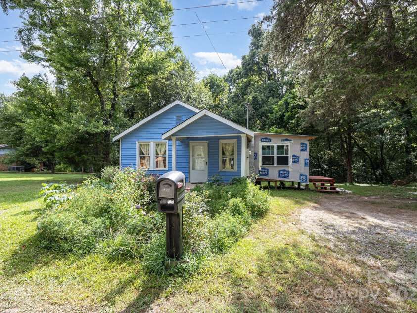 1110 Wall Street, Statesville, NC 28677.  MLS# CAR4286494, YatesRealty ID 1513. 