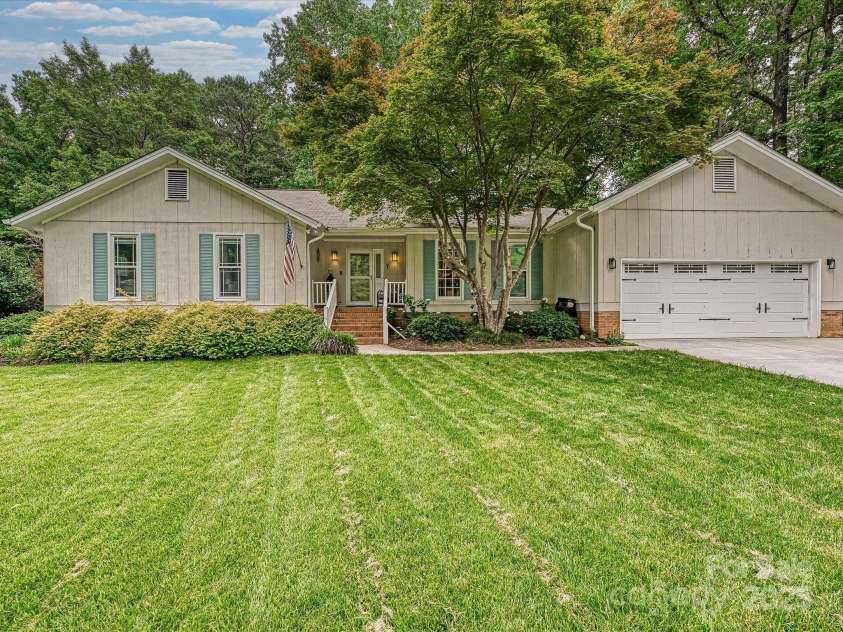 2911 Butter Churn Lane, Matthews, NC 28105.  MLS# CAR4260813, YatesRealty ID 15130. 