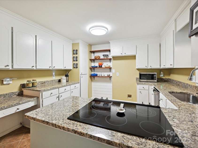 2911 Butter Churn Lane, Matthews, NC 28105.  MLS# CAR4260813, YatesRealty ID 15130. 