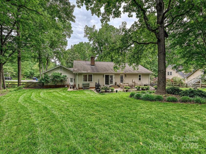 2911 Butter Churn Lane, Matthews, NC 28105.  MLS# CAR4260813, YatesRealty ID 15130. 