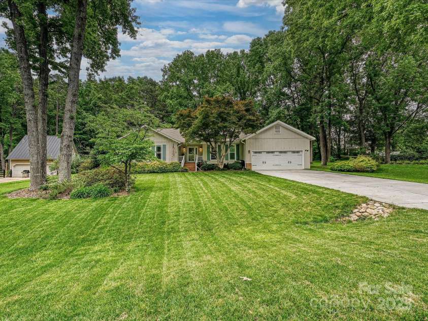 2911 Butter Churn Lane, Matthews, NC 28105.  MLS# CAR4260813, YatesRealty ID 15130. 