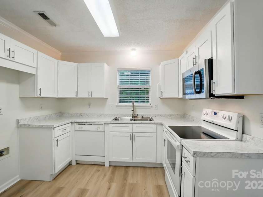 519 Jacobs Ridge, Fort Mill, SC 29715.  MLS# CAR4250605, YatesRealty ID 15132. 
