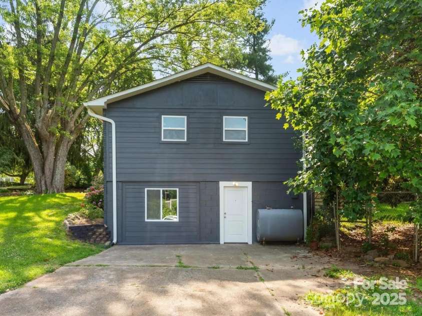 28 Pine Lane, Asheville, NC 28806.  MLS# CAR4317891, YatesRealty ID 15133. 