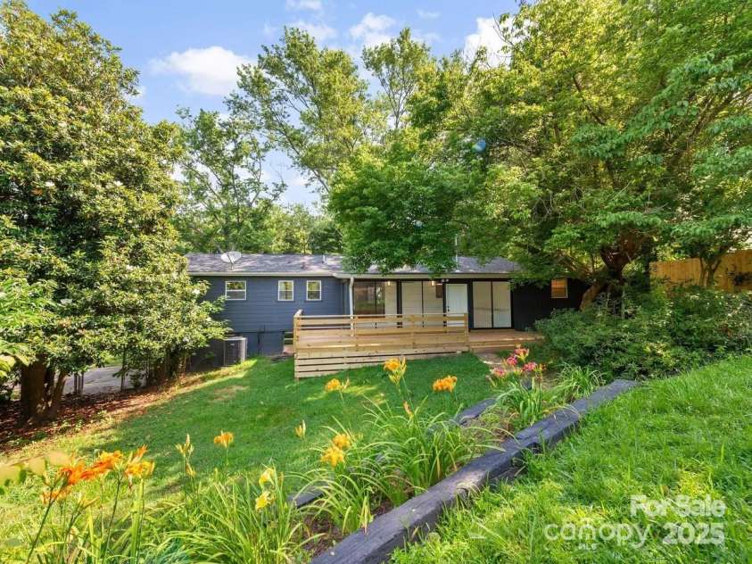 28 Pine Lane, Asheville, NC 28806.  MLS# CAR4317891, YatesRealty ID 15133. 