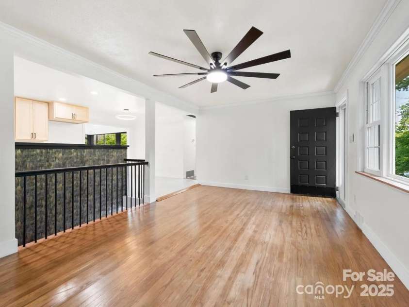 28 Pine Lane, Asheville, NC 28806.  MLS# CAR4317891, YatesRealty ID 15133. 