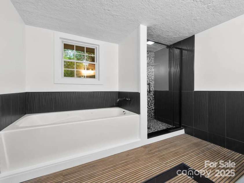 28 Pine Lane, Asheville, NC 28806.  MLS# CAR4317891, YatesRealty ID 15133. 