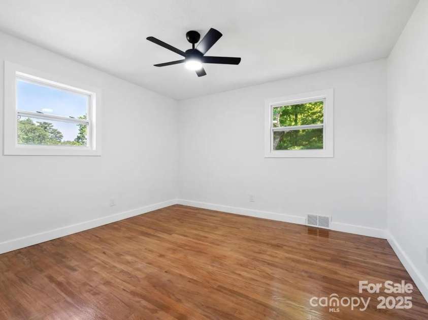 28 Pine Lane, Asheville, NC 28806.  MLS# CAR4317891, YatesRealty ID 15133. 