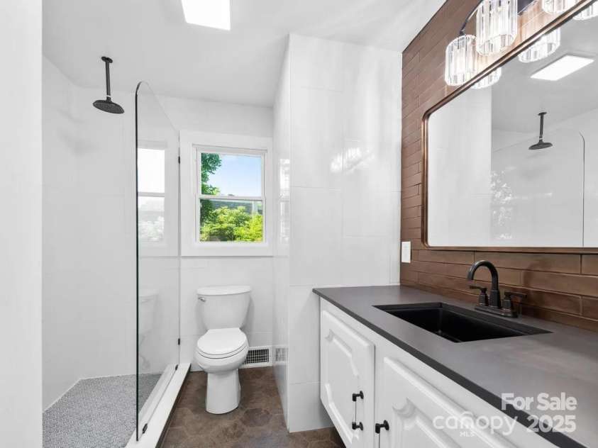 28 Pine Lane, Asheville, NC 28806.  MLS# CAR4317891, YatesRealty ID 15133. 