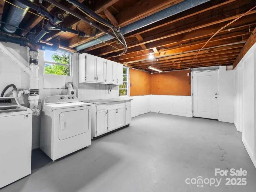 28 Pine Lane, Asheville, NC 28806.  MLS# CAR4317891, YatesRealty ID 15133. 