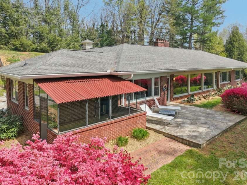 80 Sunset Drive, Marshall, NC 28753.  MLS# CAR4362986, YatesRealty ID 15134. 
