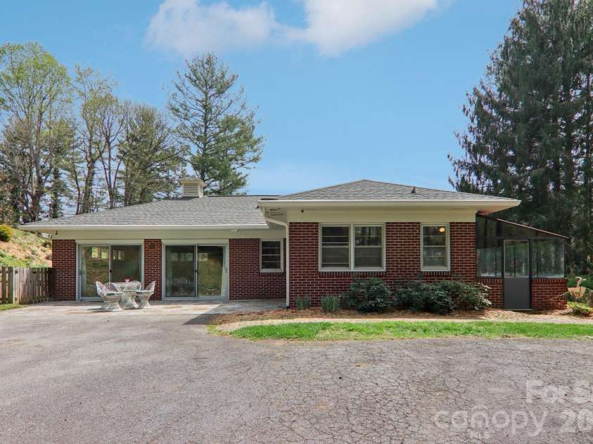 80 Sunset Drive, Marshall, NC 28753.  MLS# CAR4362986, YatesRealty ID 15134. 